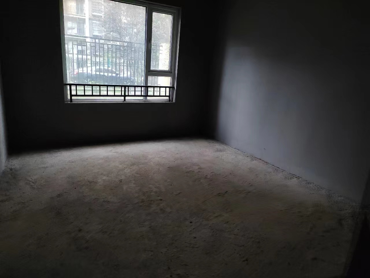 中梁龙泉台  4室2厅2卫   75.00万客厅