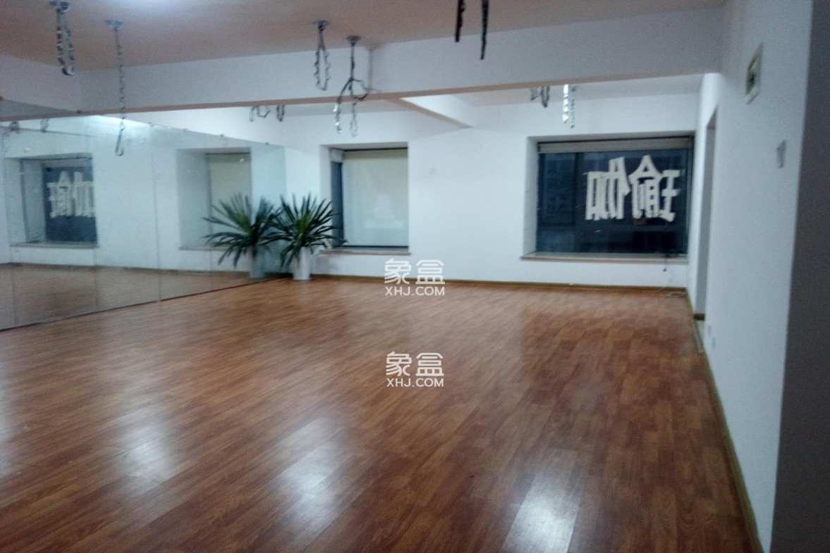 格蓝康都  4室2厅1卫    3500.0元/月 格蓝康都  4室2厅1卫    3500.0元/月室内图1