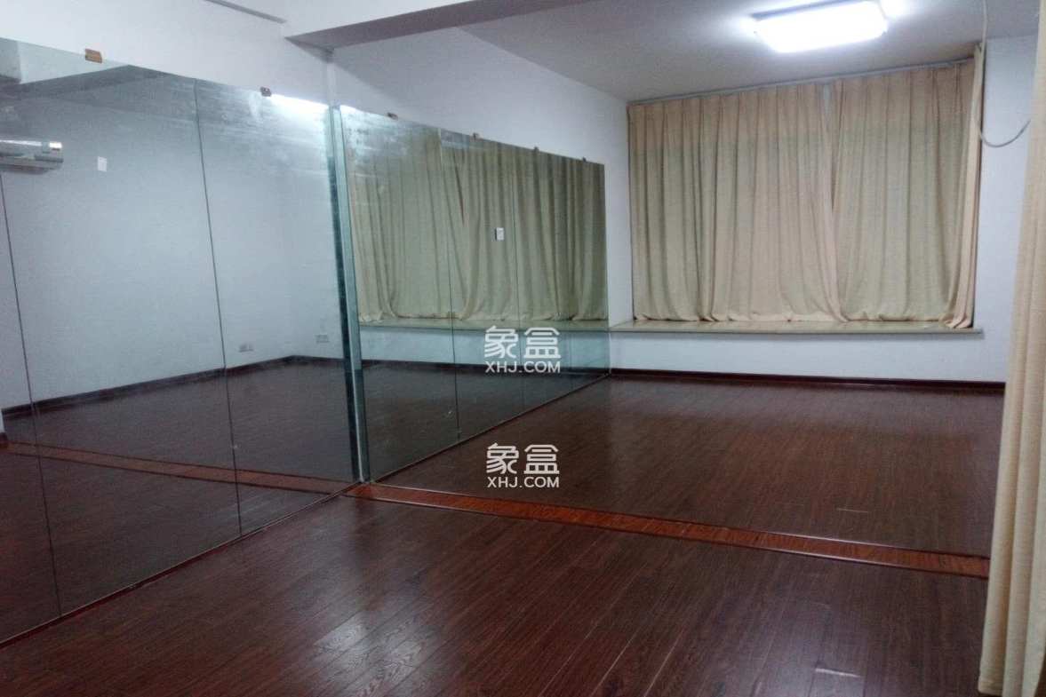 格蓝康都  4室2厅1卫    3500.0元/月 格蓝康都  4室2厅1卫    3500.0元/月室内图