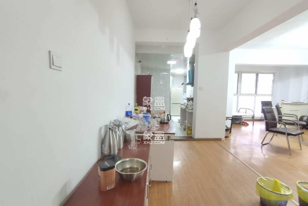 上河国际C区  3室2厅1卫    3000.0元/月 上河国际C区  3室2厅1卫    3000.0元/月室内图