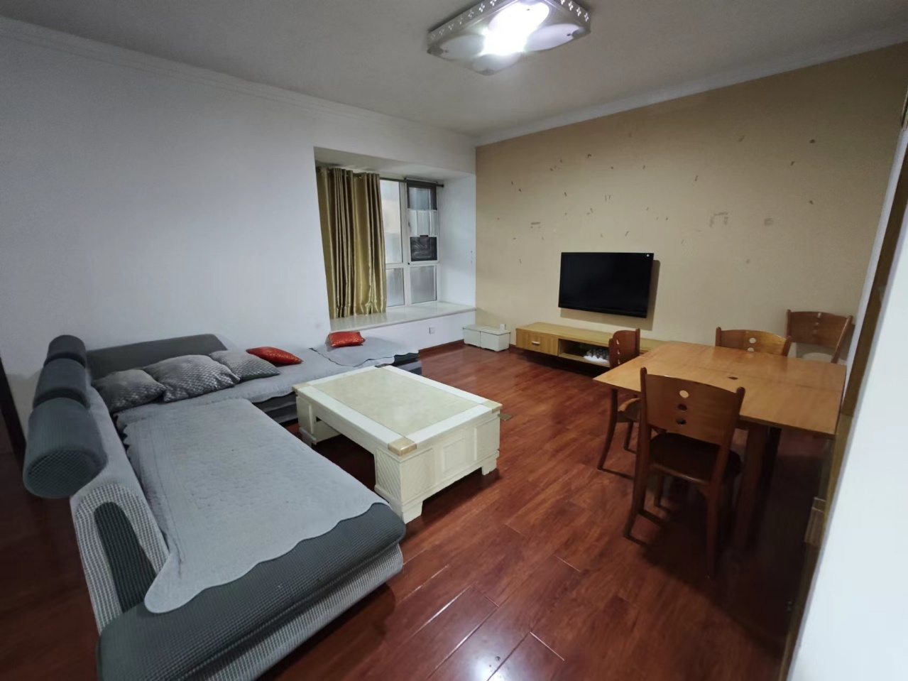 凯乐国际城  2室2厅1卫    2400.0元/月 凯乐国际城  2室2厅1卫    2400.0元/月室内图1