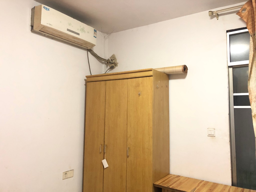 龙塘安置区(龙塘小区) 1室1厅1卫 700.0元/月 龙塘安置区(龙塘小区) 1室1厅1卫 700.0元/月室内图