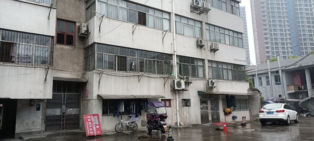 九中小区  4室2厅1卫   55.80万小区图