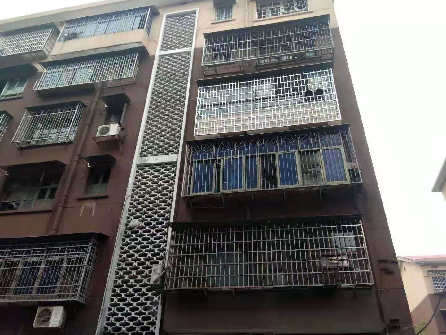 金属回收公司小区  4室2厅2卫   900.00元/月小区图