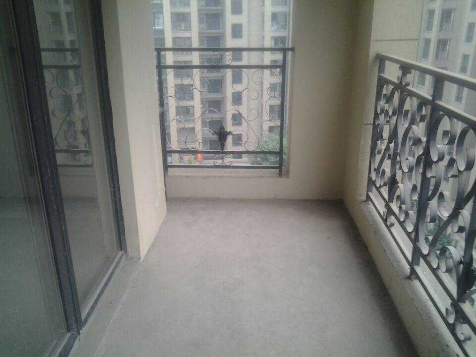 绿地.圣路易名邸二期  3室2厅2卫   110.00万客厅