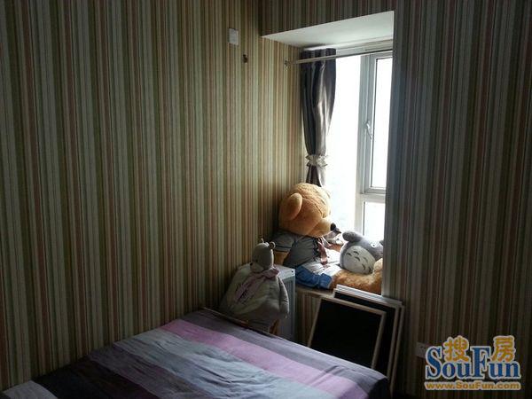 金阳易诚国际  2室2厅1卫   64.00万客厅