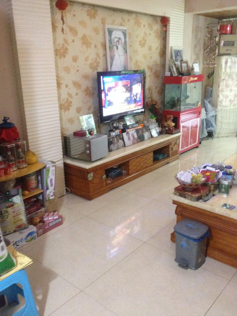 杜鹃花园  2室1厅1卫   65.00万客厅