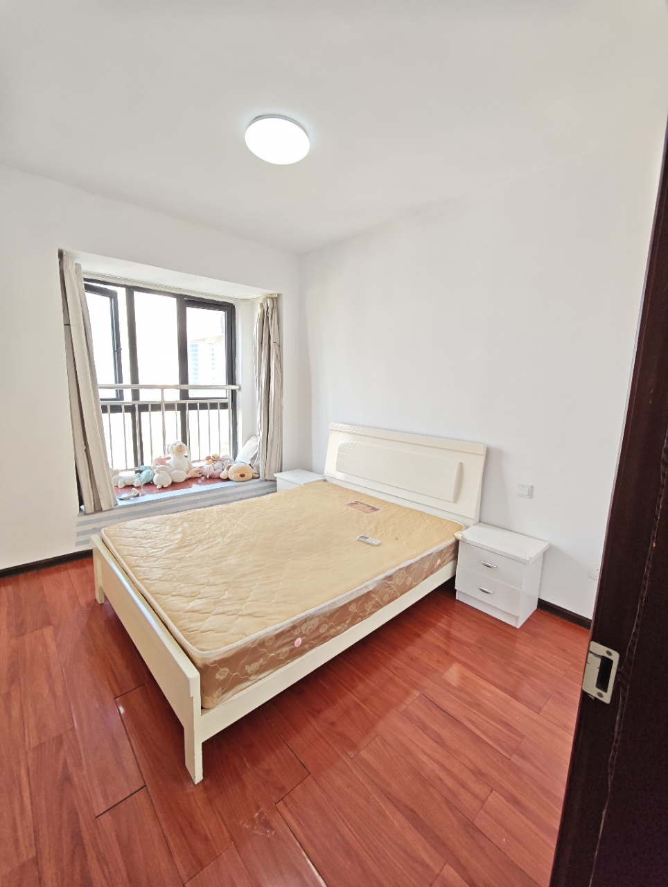 阿普阿布  3室1厅1卫    2200.0元/月户型图