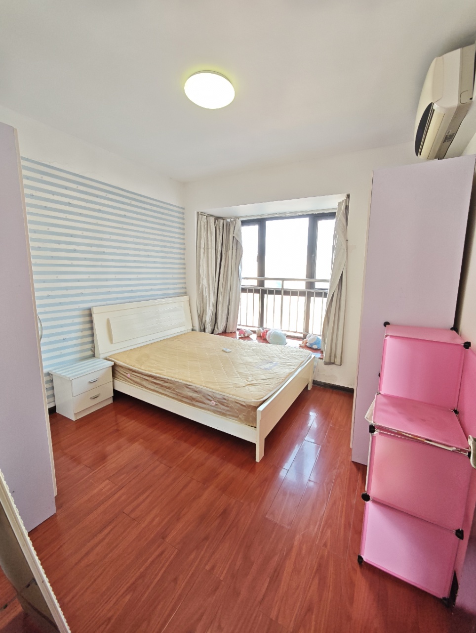 阿普阿布  3室1厅1卫    2200.0元/月户型图