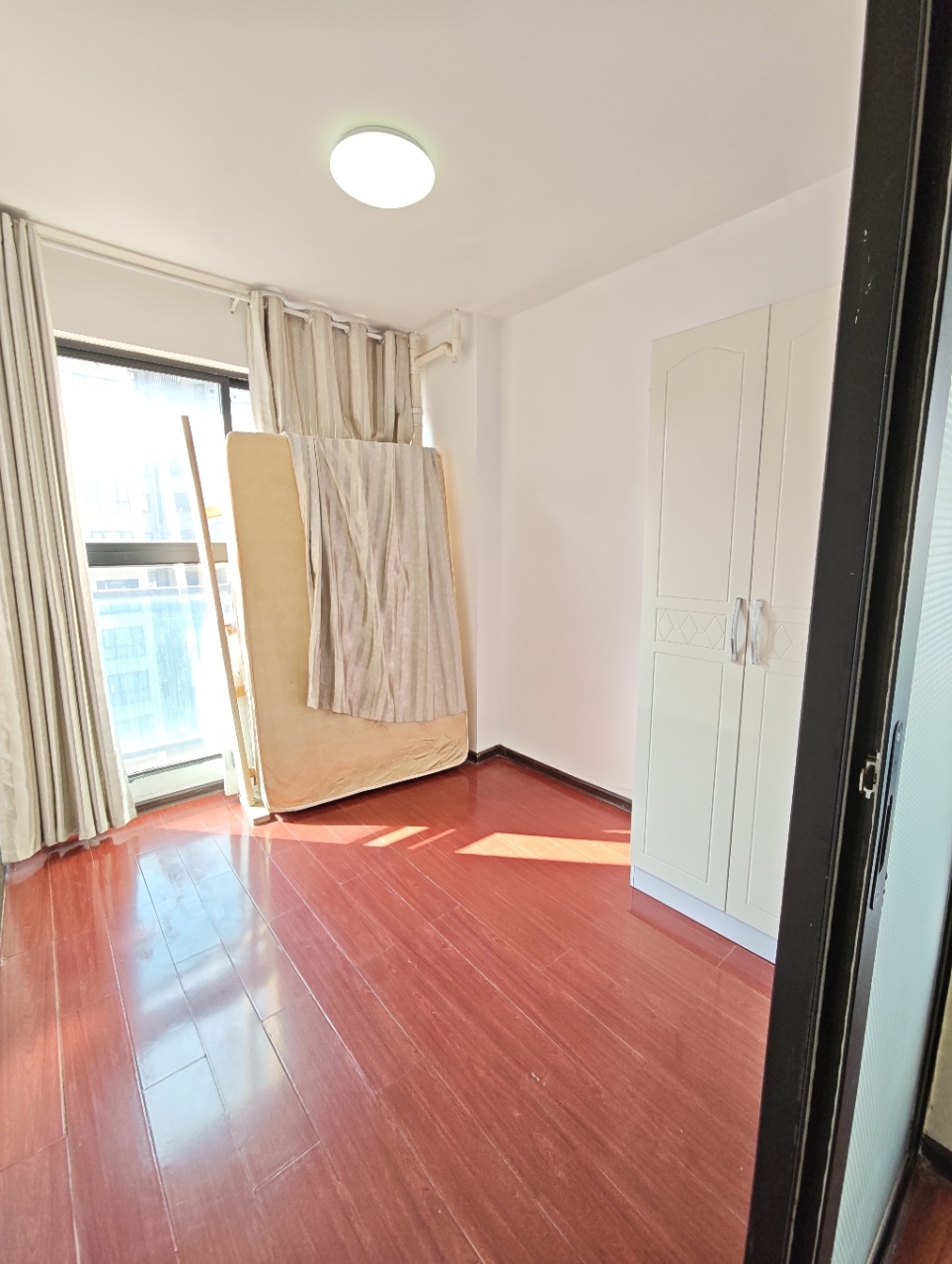 阿普阿布  3室1厅1卫    2200.0元/月户型图