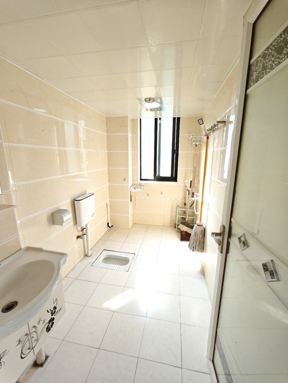 阿普阿布 3室1厅1卫 2200.0元/月 阿普阿布 3室1厅1卫 2200.0元/月户型图