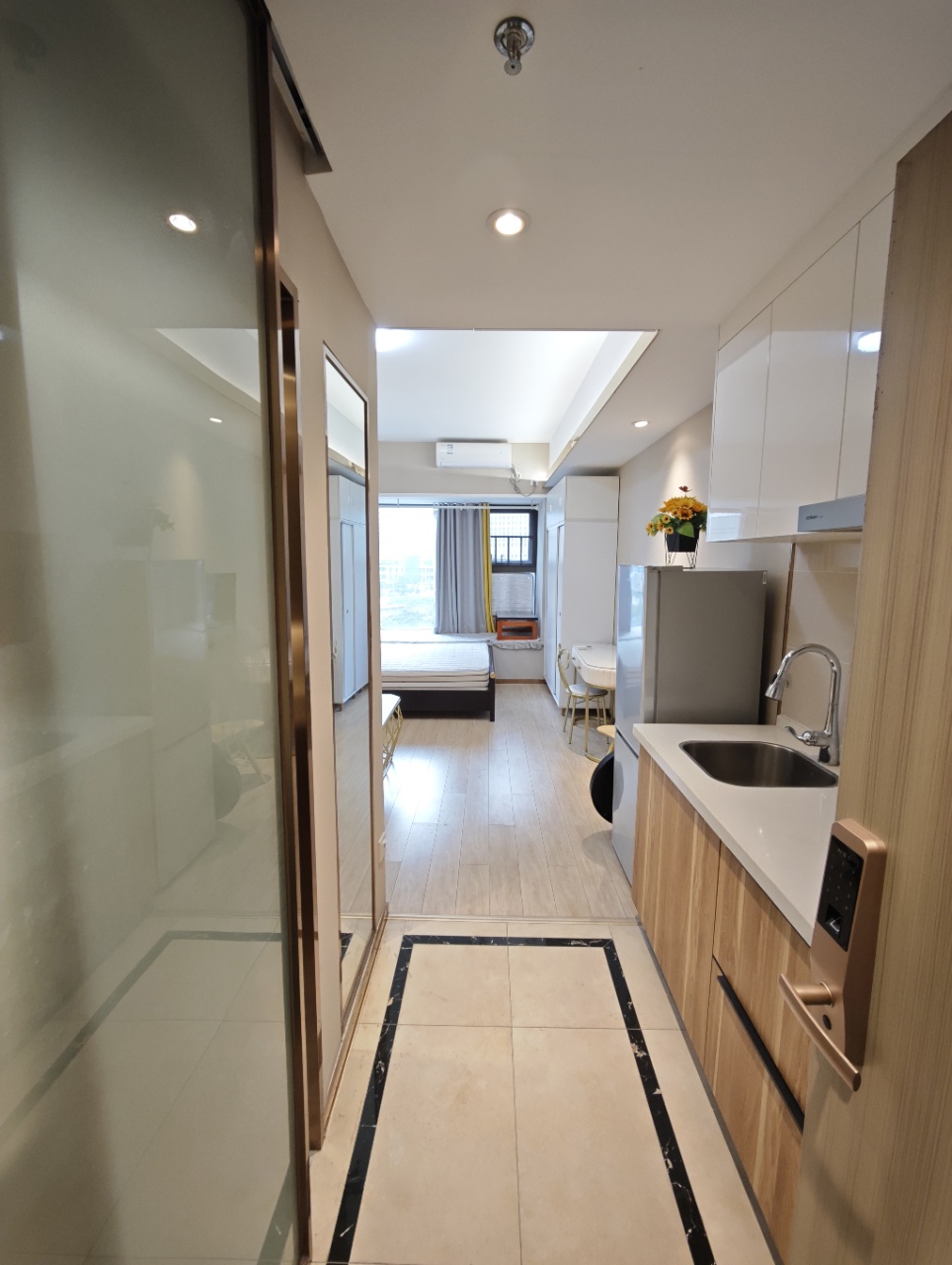 远洋外滩壹号  1室1厅1卫    1800.0元/月户型图