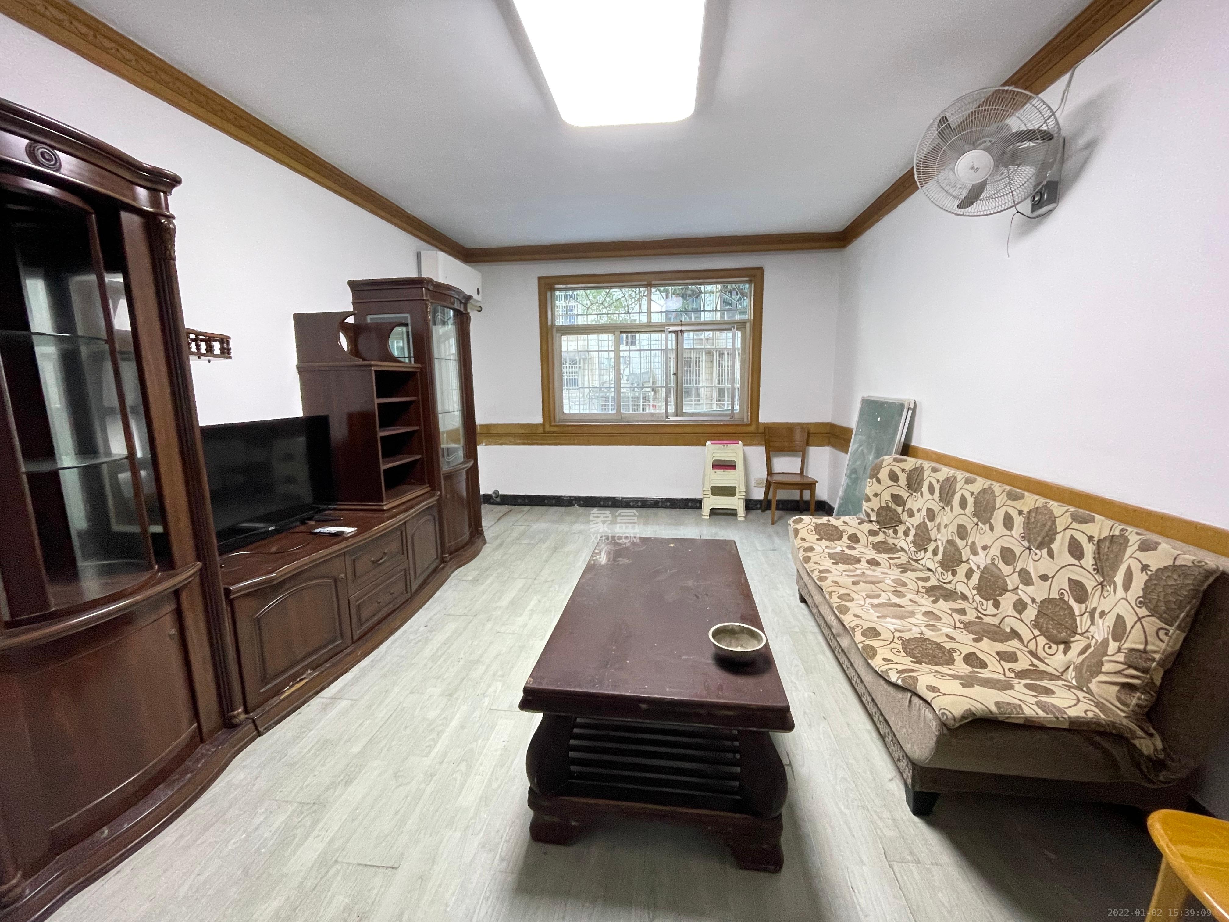 军安苑小区 3室2厅1卫 2200.0元/月 军安苑小区 3室2厅1卫 2200.0元/月室内图