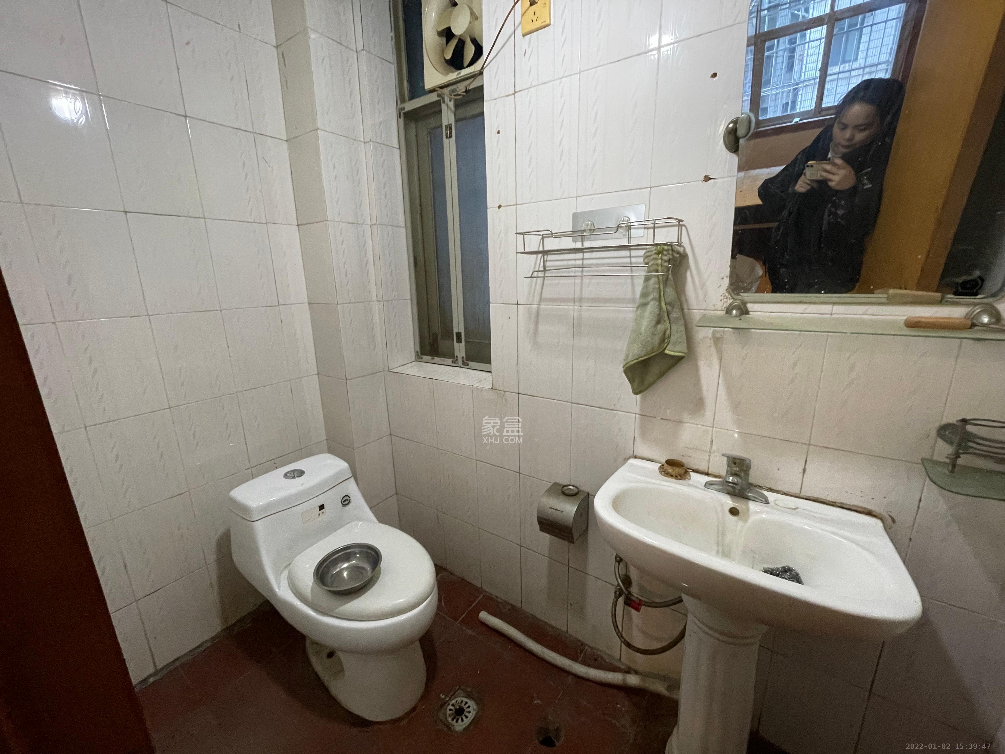 军安苑小区 3室2厅1卫 2200.0元/月 军安苑小区 3室2厅1卫 2200.0元/月室内图