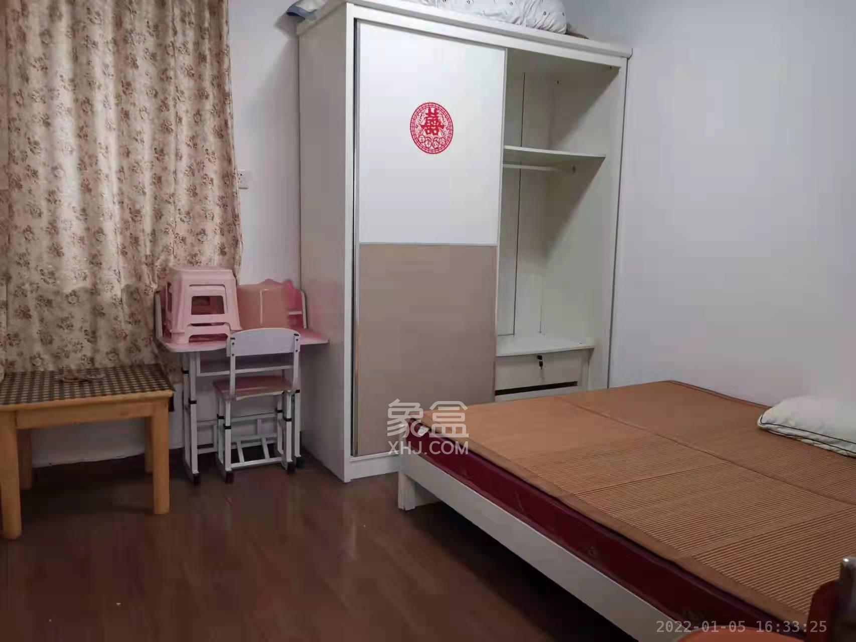 向东南社区  3室1厅1卫    2100.0元/月室内图