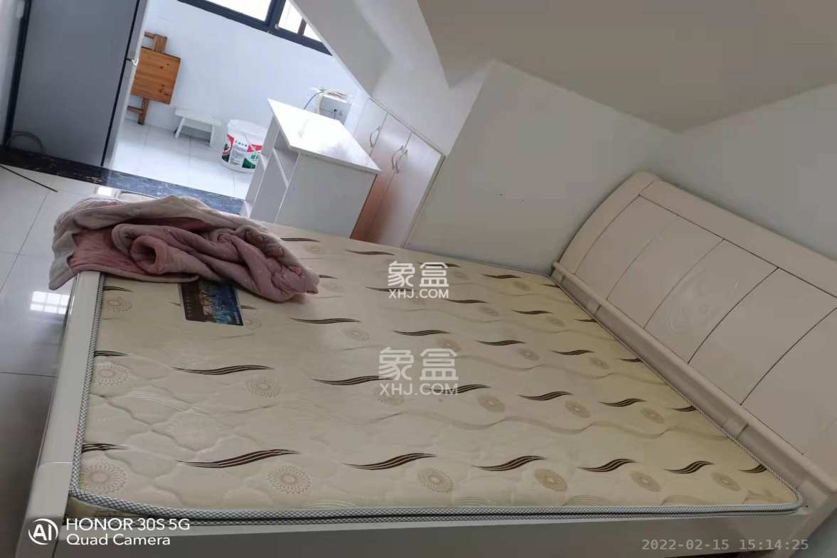 黄鹤小区4片  1室0厅1卫    1000.0元/月 黄鹤小区4片  1室0厅1卫    1000.0元/月室内图