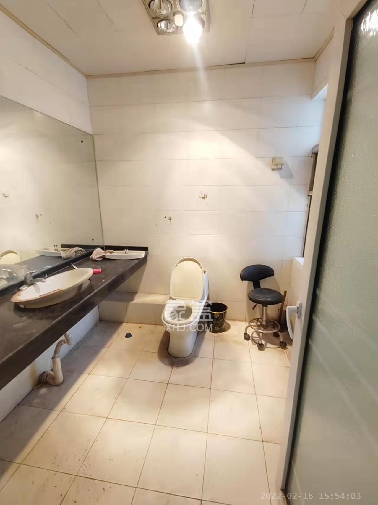 新星小区  4室2厅1卫    2300.0元/月室内图