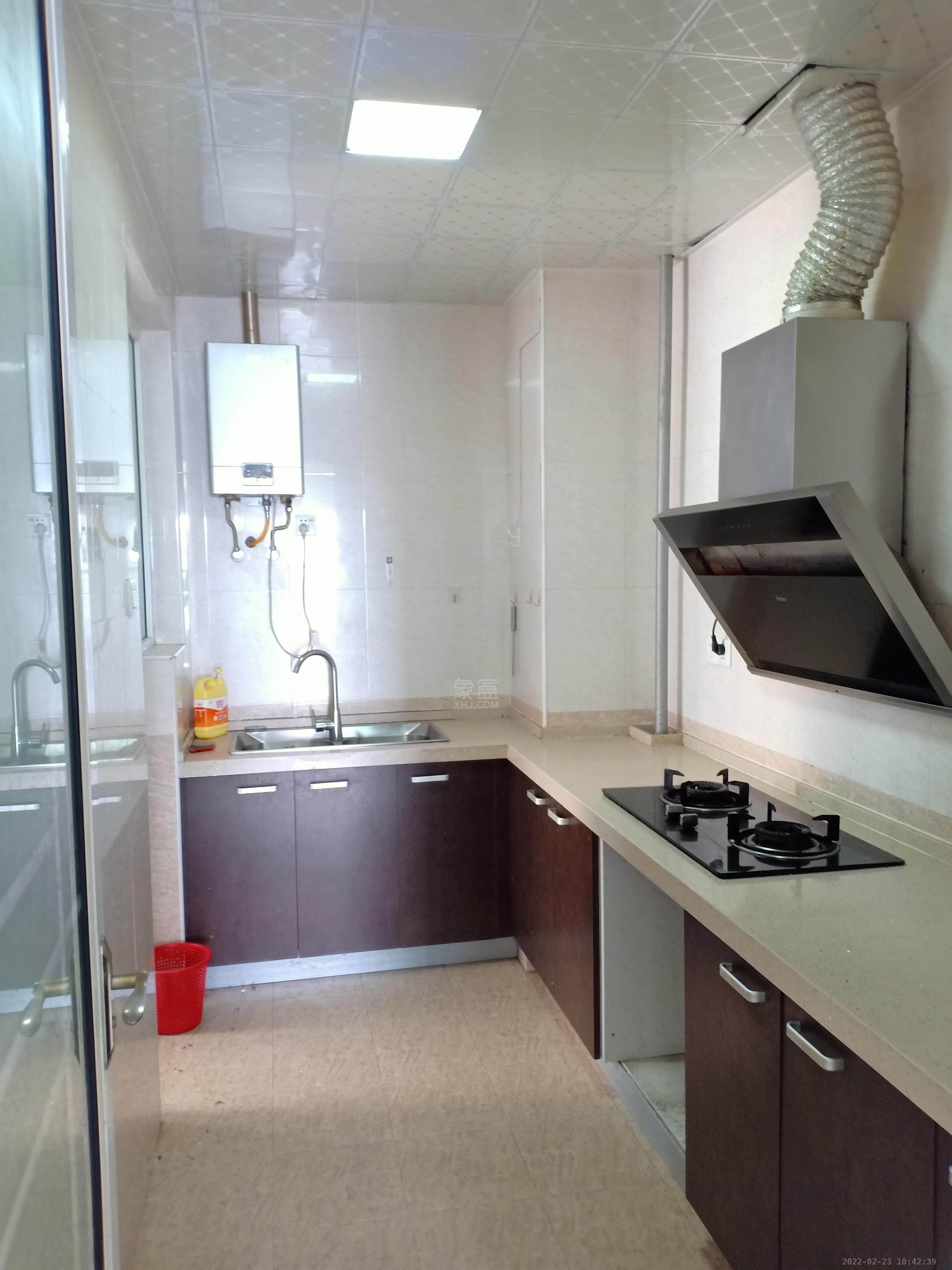 美的城二期  3室2厅1卫    2500.0元/月 美的城二期  3室2厅1卫    2500.0元/月室内图