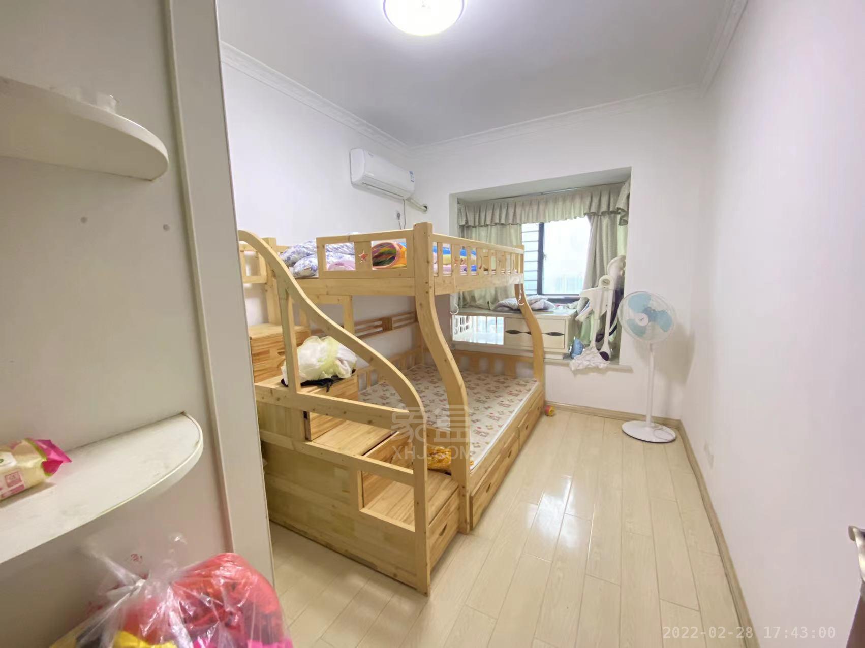 中央皇庭  3室2厅1卫   1600.00元/月小区图