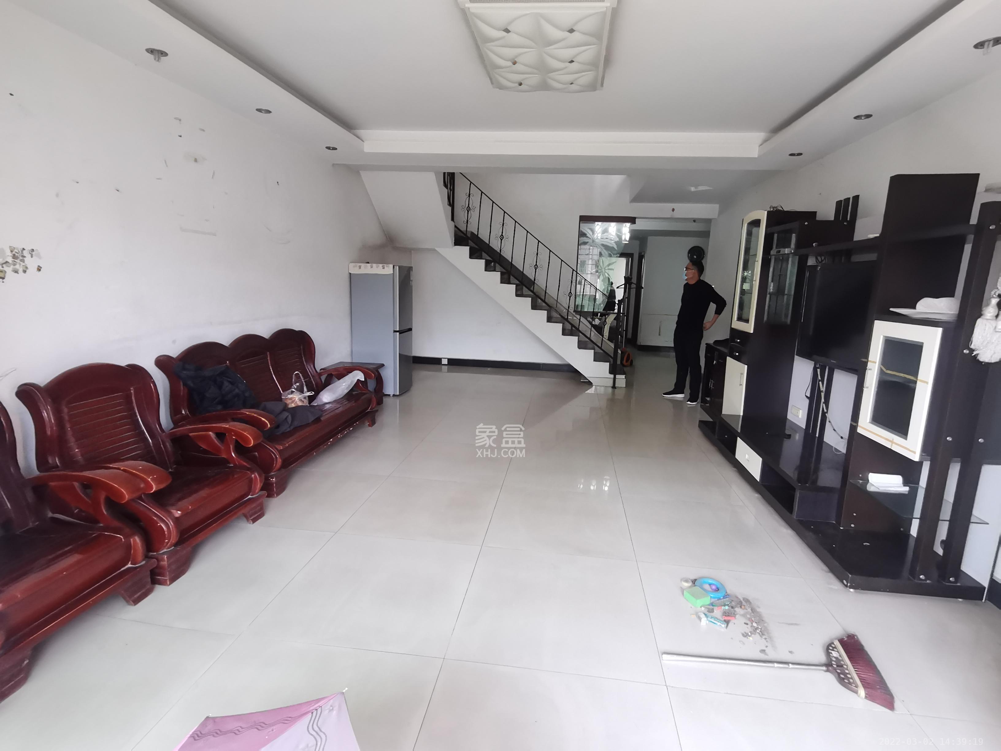欣安小区  3室2厅2卫   2800.00元/月室内图