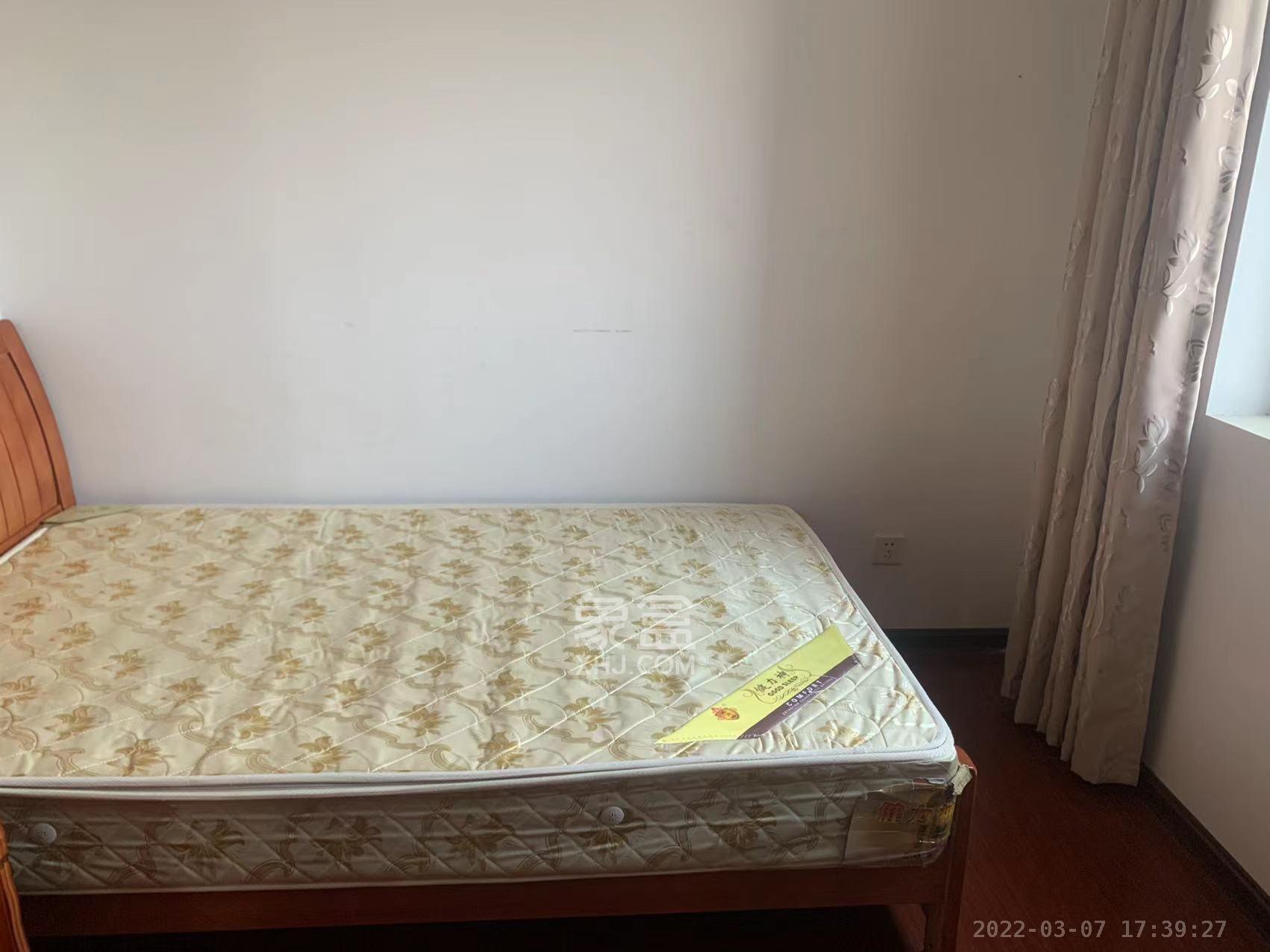上海城小区  3室2厅1卫   2400.00元/月室内图