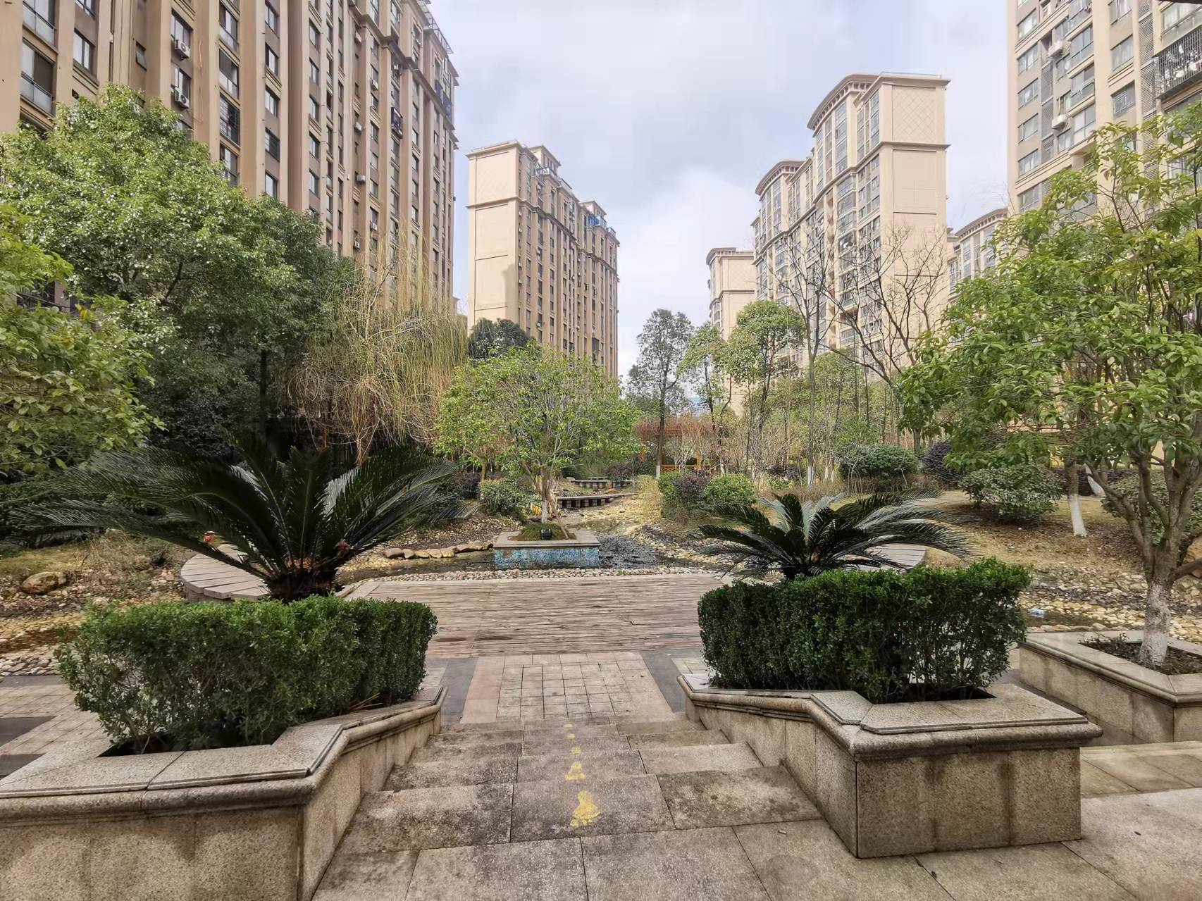 新华都万家城  3室2厅2卫    2400.0元/月 新华都万家城  3室2厅2卫    2400.0元/月小区图