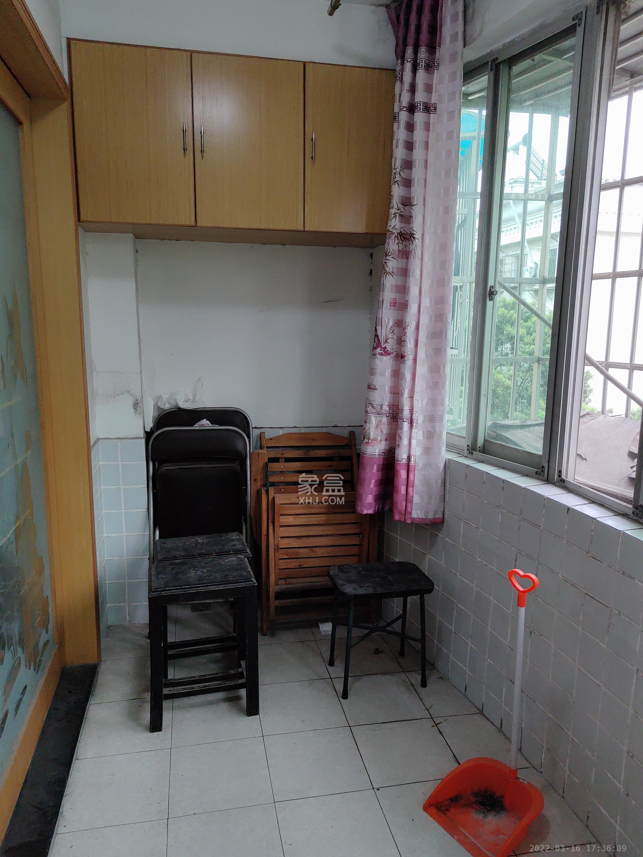 中南汽车世界 2室2厅1卫 1300.0元/月 中南汽车世界 2室2厅1卫 1300.0元/月室内图