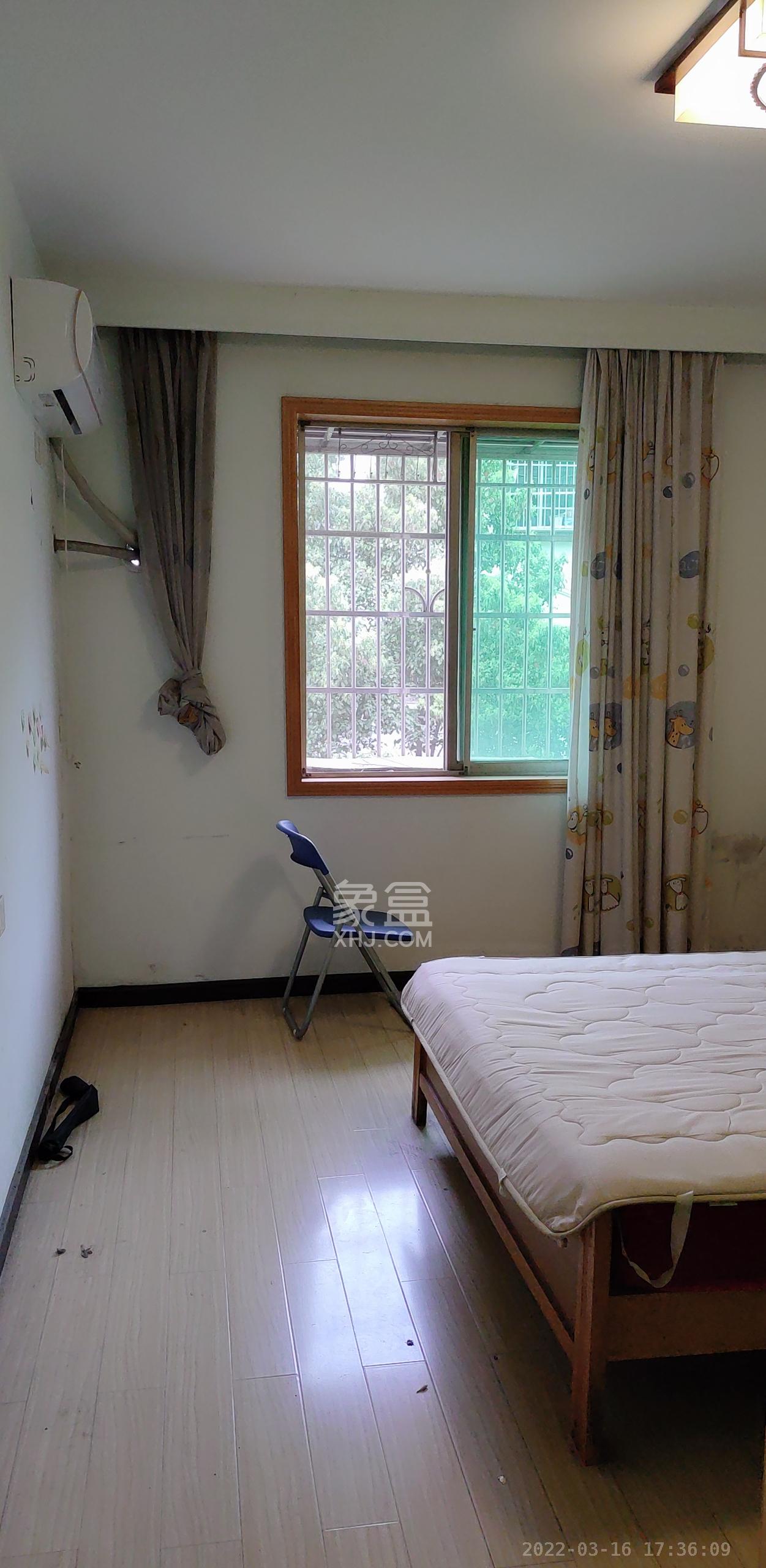 中南汽车世界  2室2厅1卫    1300.0元/月室内图1