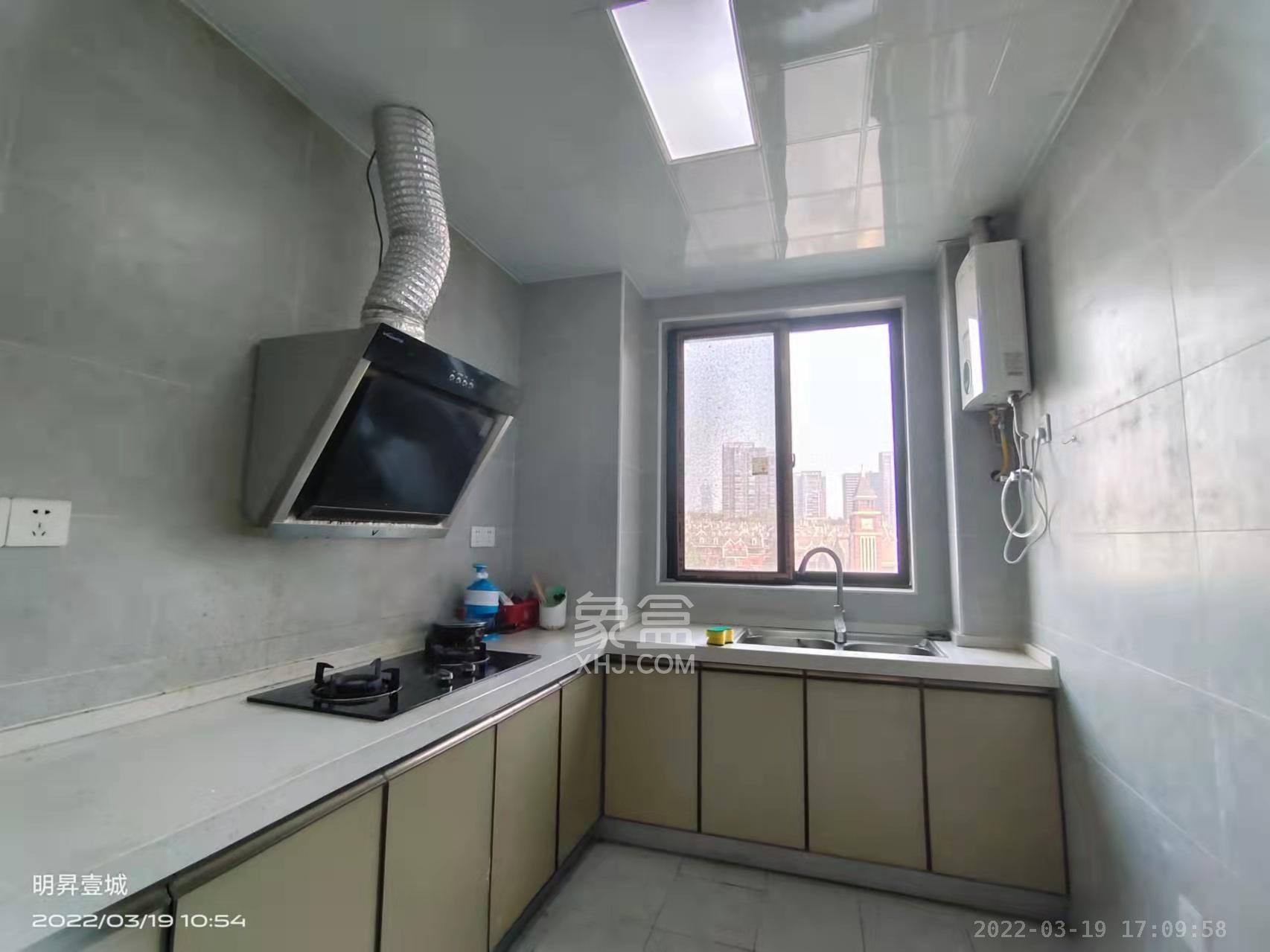 优山美地  3室2厅2卫    2500.0元/月 优山美地  3室2厅2卫    2500.0元/月室内图