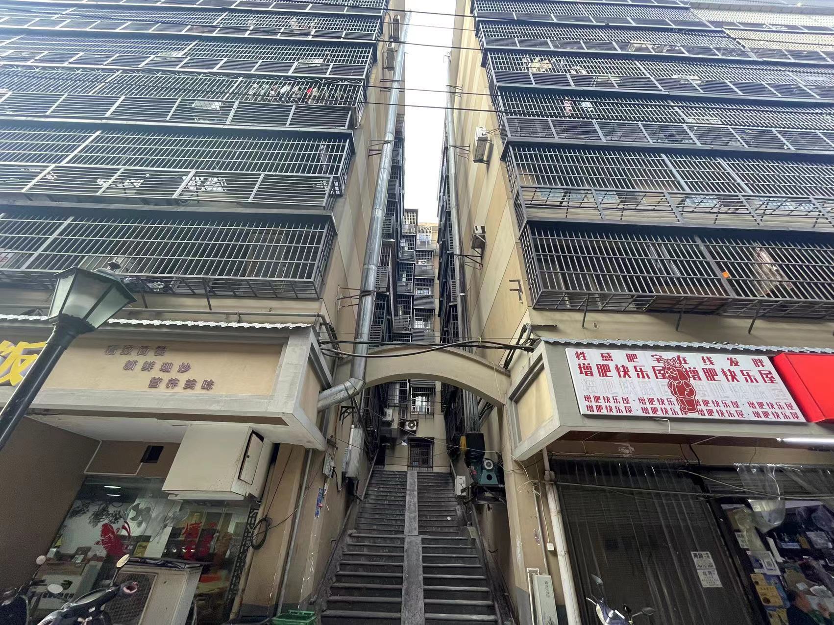 环城堤综合楼（产权如意街综合楼）  3室1厅1卫    3000.0元/月室内图1