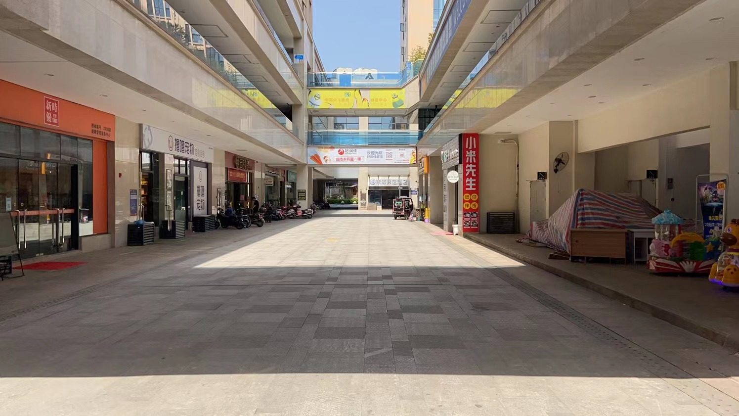 新世界广场 1室0厅1卫 1500.0元/月 新世界广场 1室0厅1卫 1500.0元/月小区图