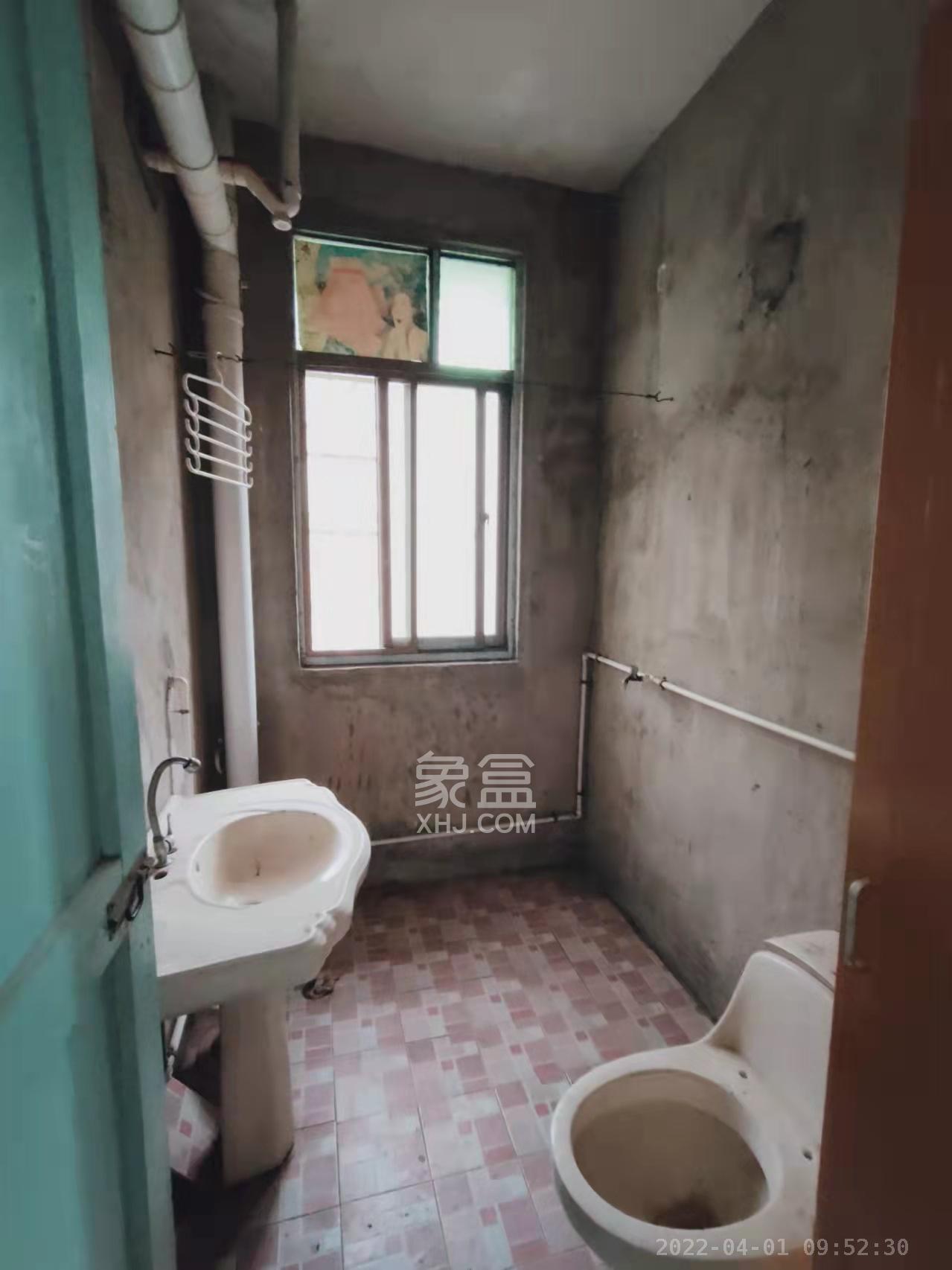 丰收花园住宅小区  3室2厅2卫   1500.00元/月室内图