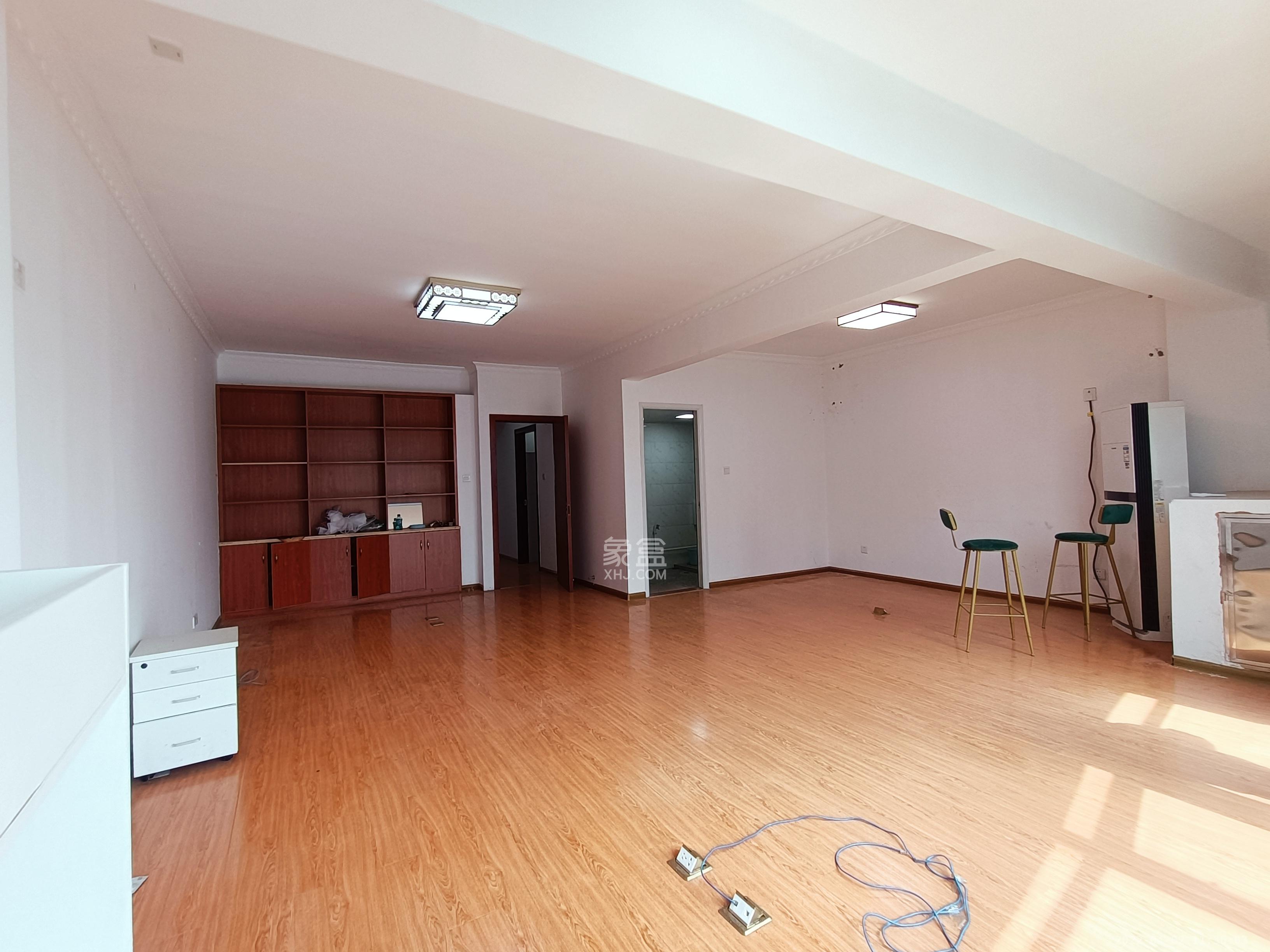 达美美立方  5室2厅2卫   6500.00元/月室内图