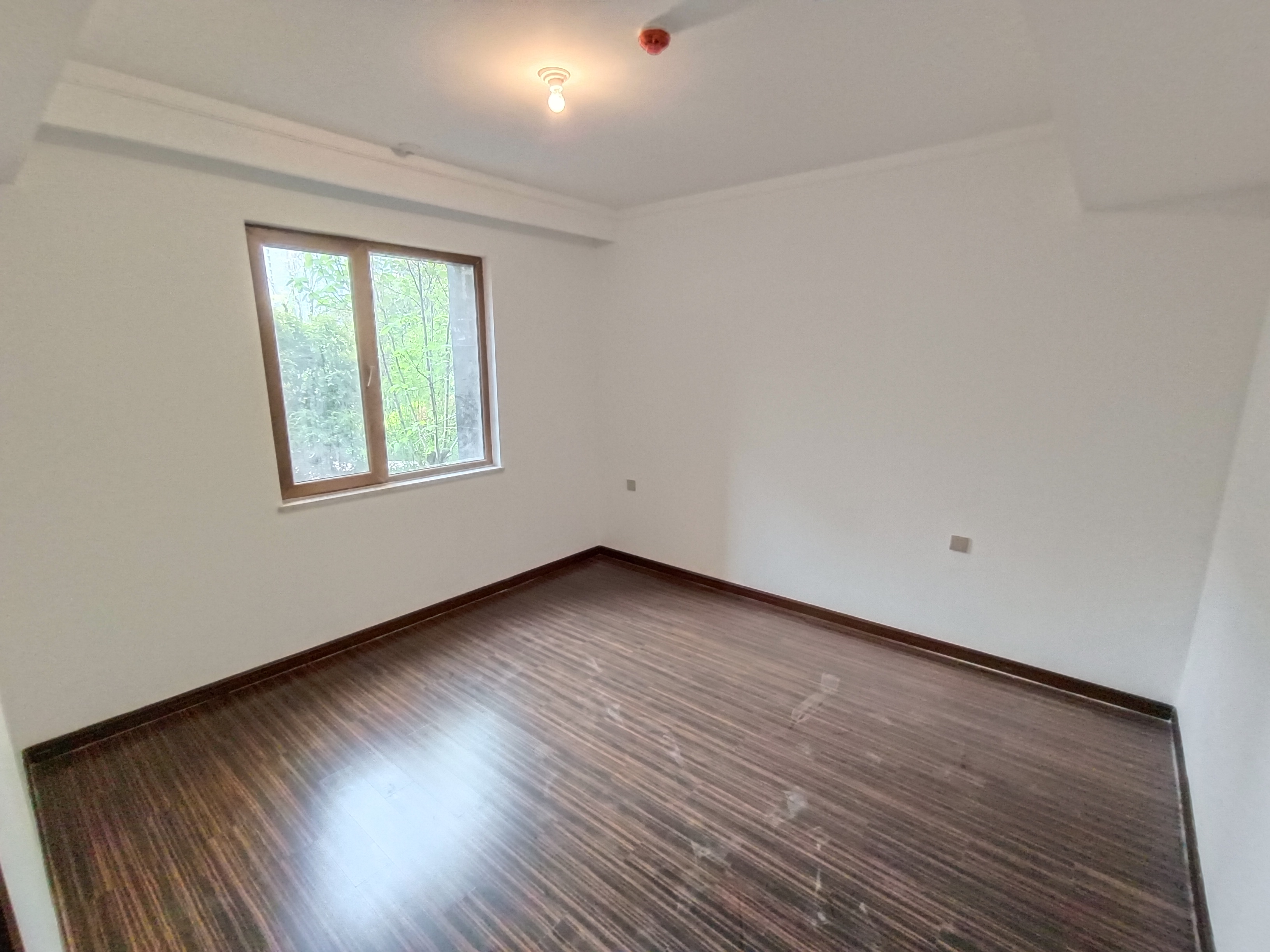 中铁建万科翡翠  4室2厅2卫   650.00万卧室