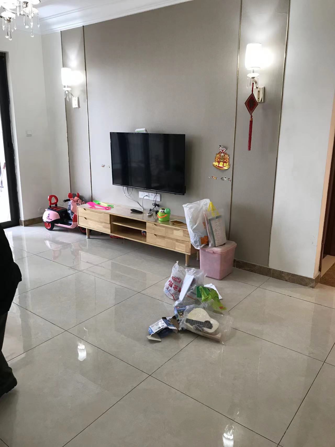 恒大绿洲  3室2厅2卫   2000.00元/月室内图