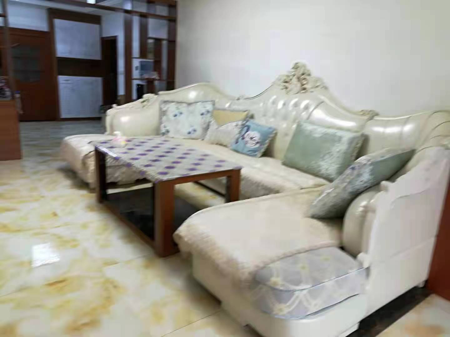 大关城市花园  4室2厅2卫   2800.00元/月室内图