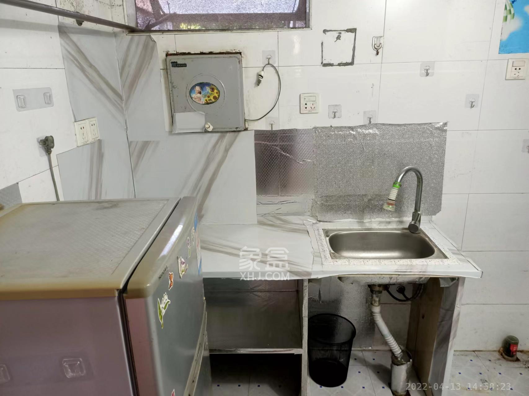 新星小区  1室1厅1卫    700.0元/月室内图