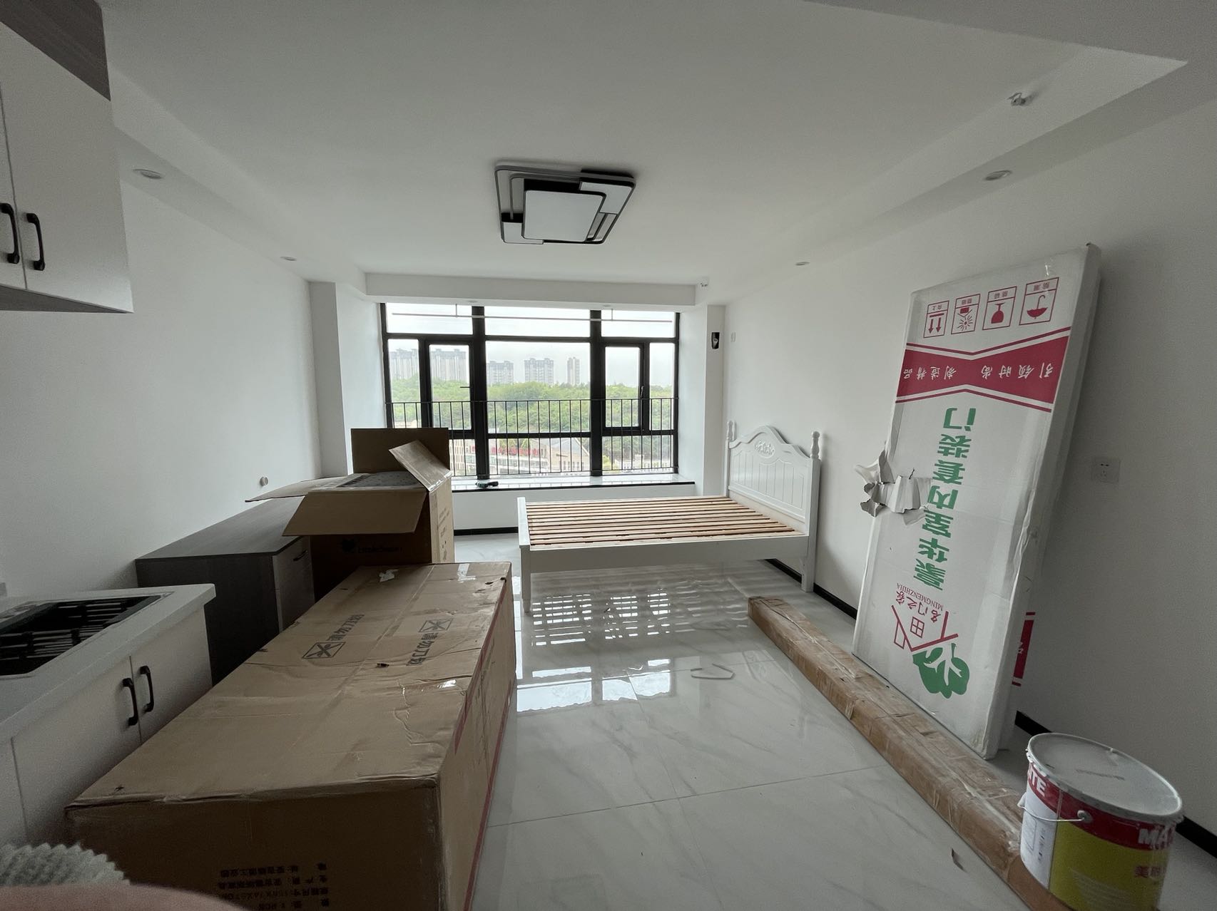 富力新天地三期  1室1厅1卫   1600.00元/月室内图1