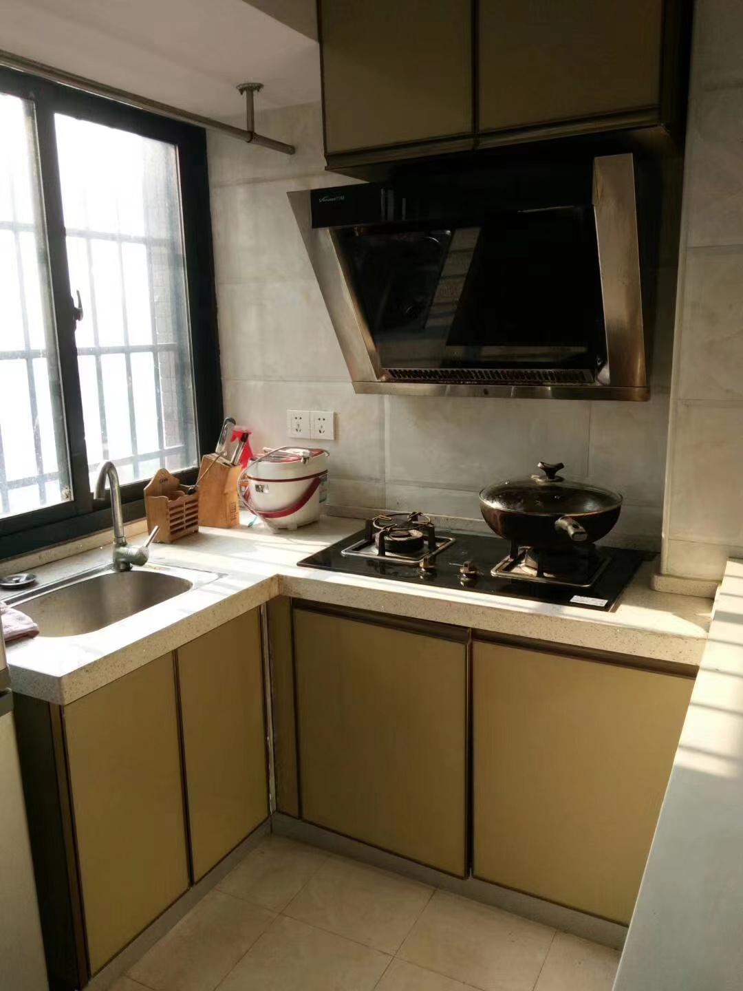 中建岳阳中心  1室1厅1卫   1300.00元/月室内图