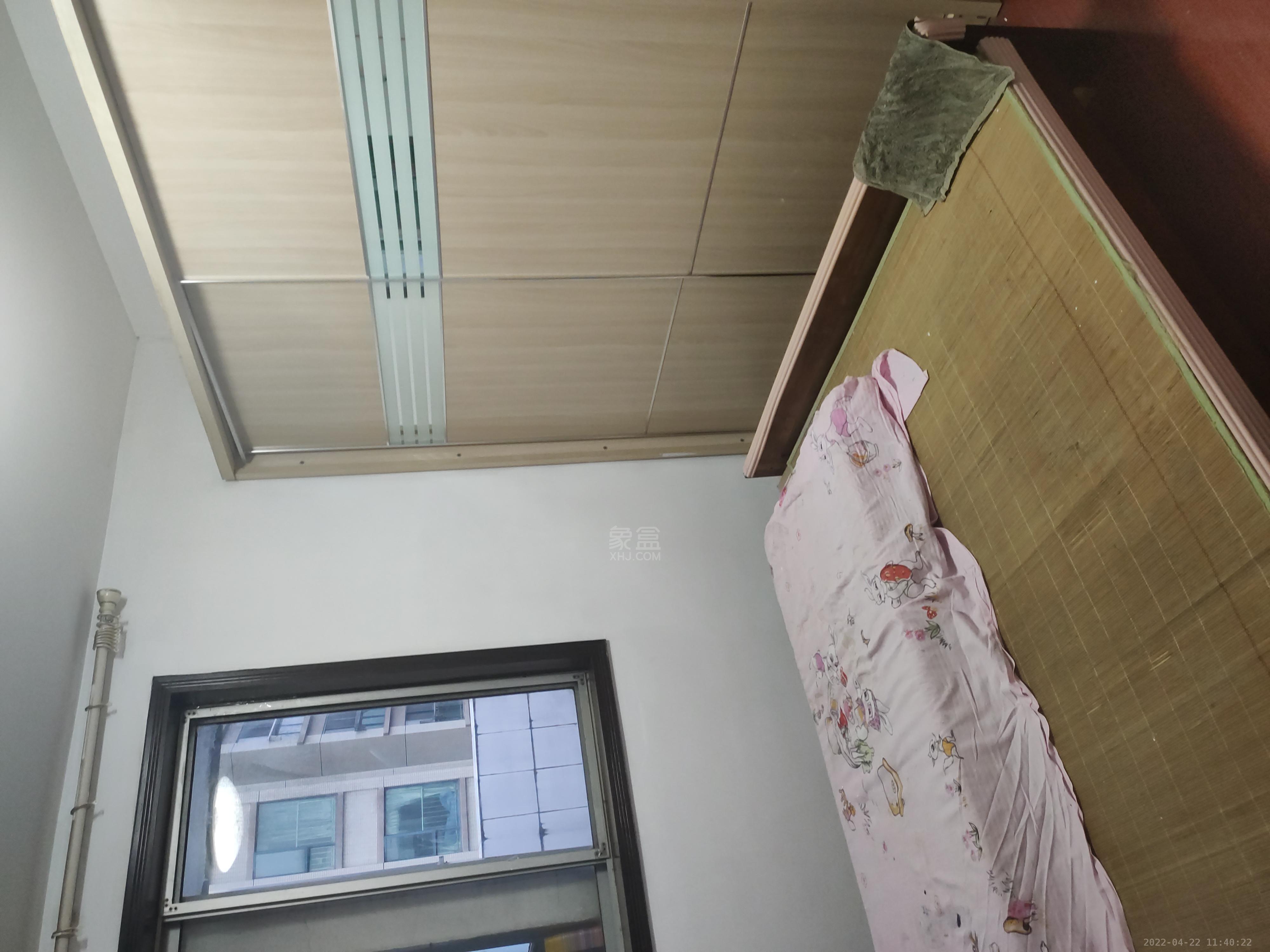 金钩山小区  3室2厅2卫   1300.00元/月室内图
