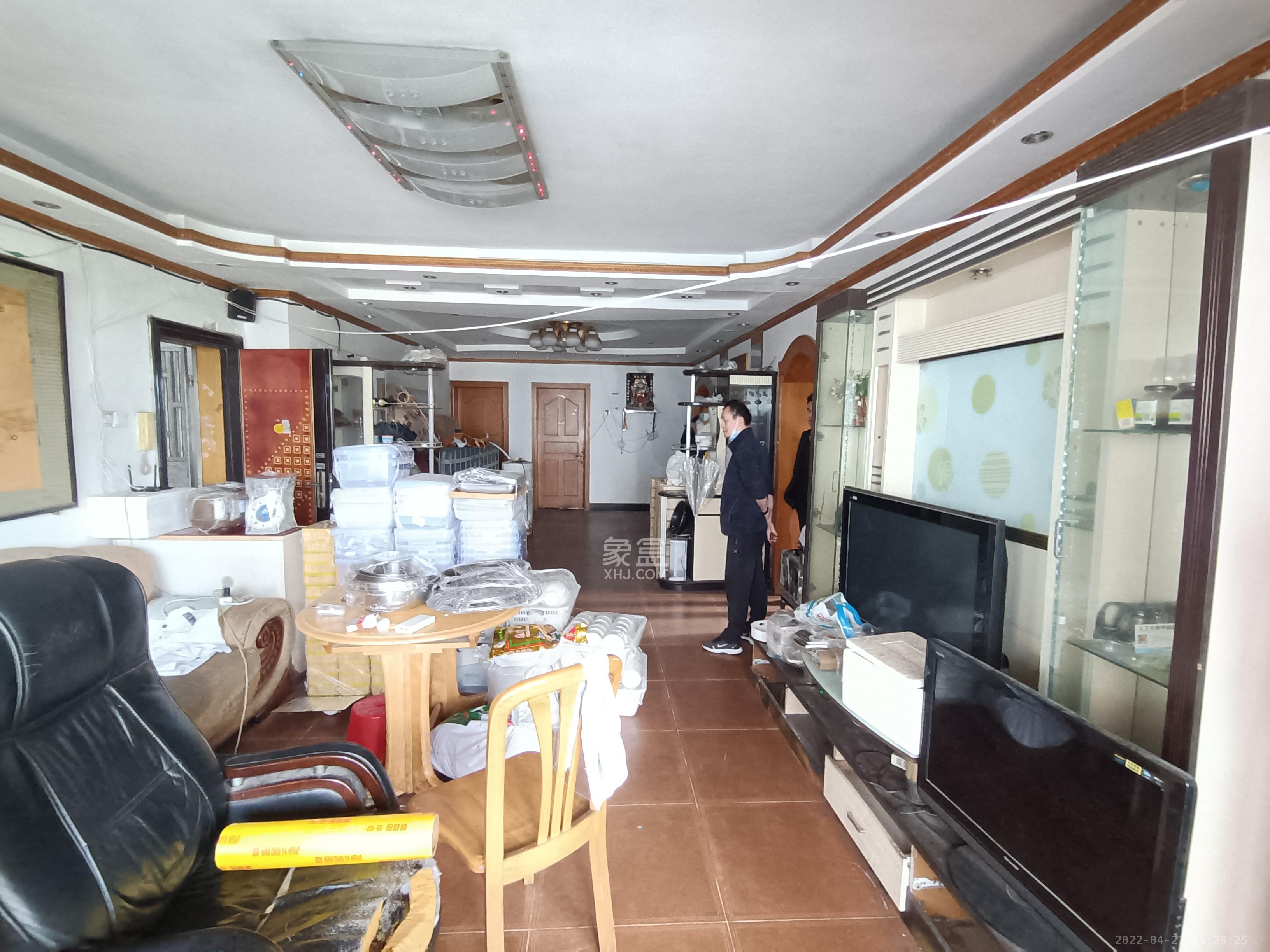 三泰街新富城  4室2厅2卫    4200.0元/月室内图1