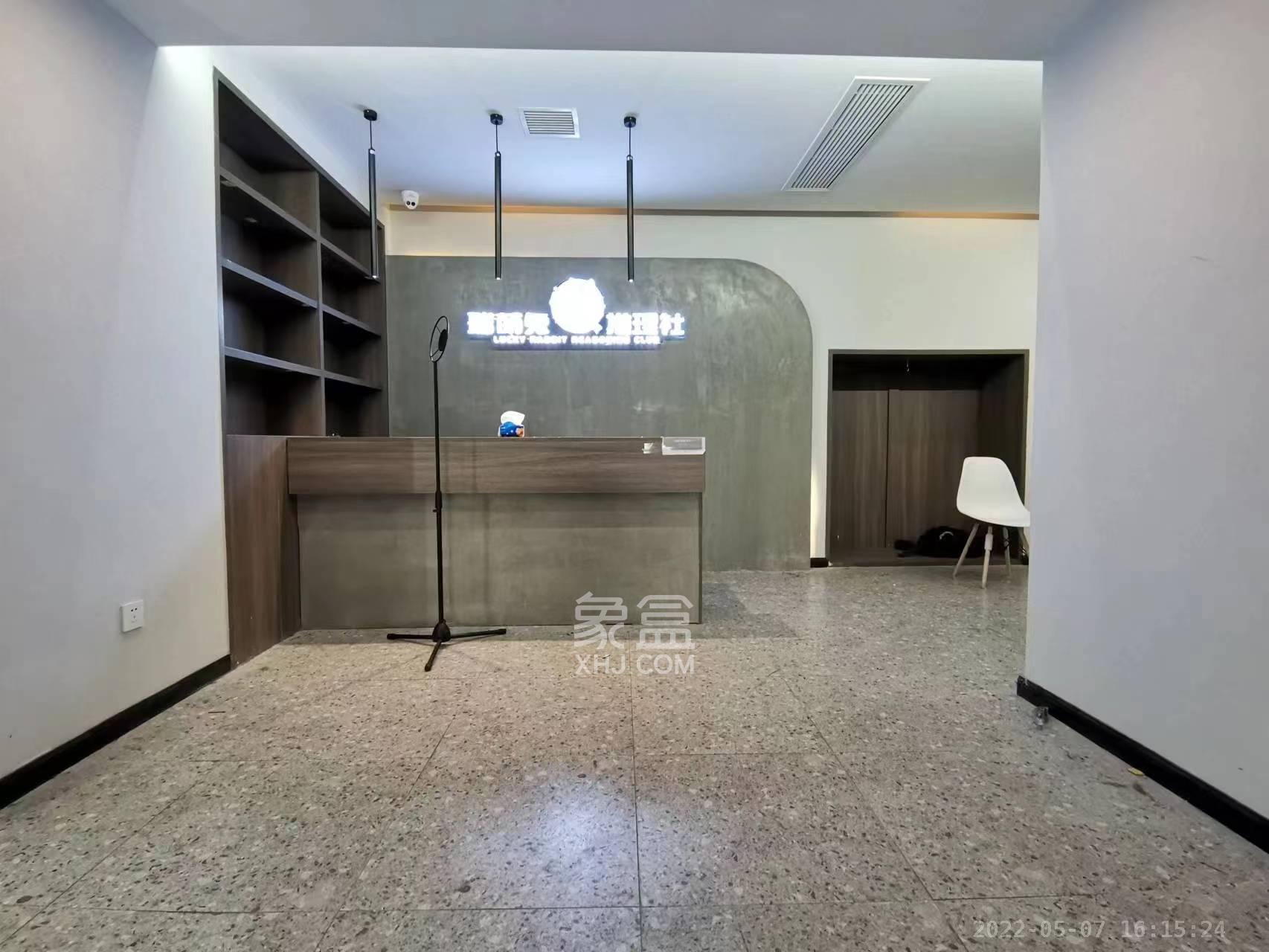 湘腾城市广场 5室2厅1卫 13500.0元/月 湘腾城市广场 5室2厅1卫 13500.0元/月室内图