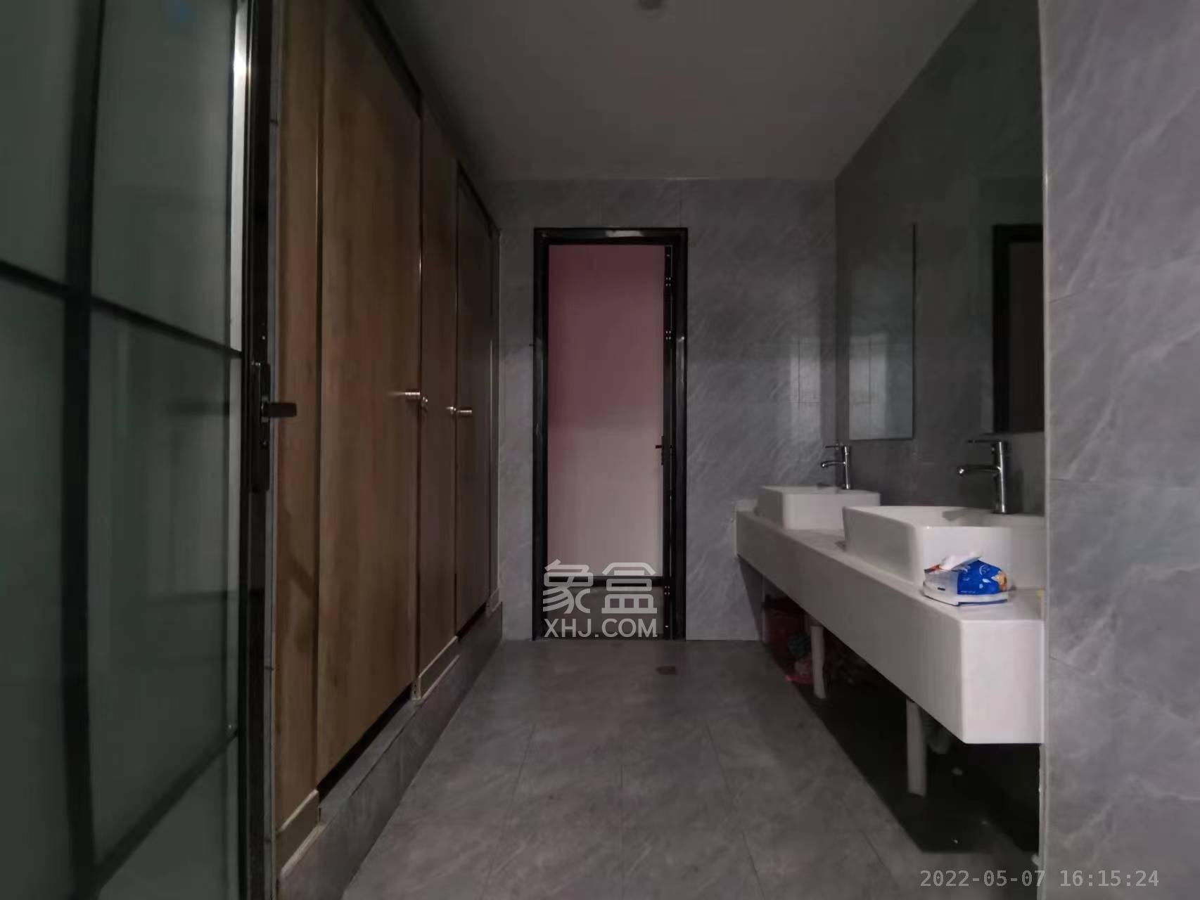 湘腾城市广场 5室2厅1卫 13500.0元/月 湘腾城市广场 5室2厅1卫 13500.0元/月室内图