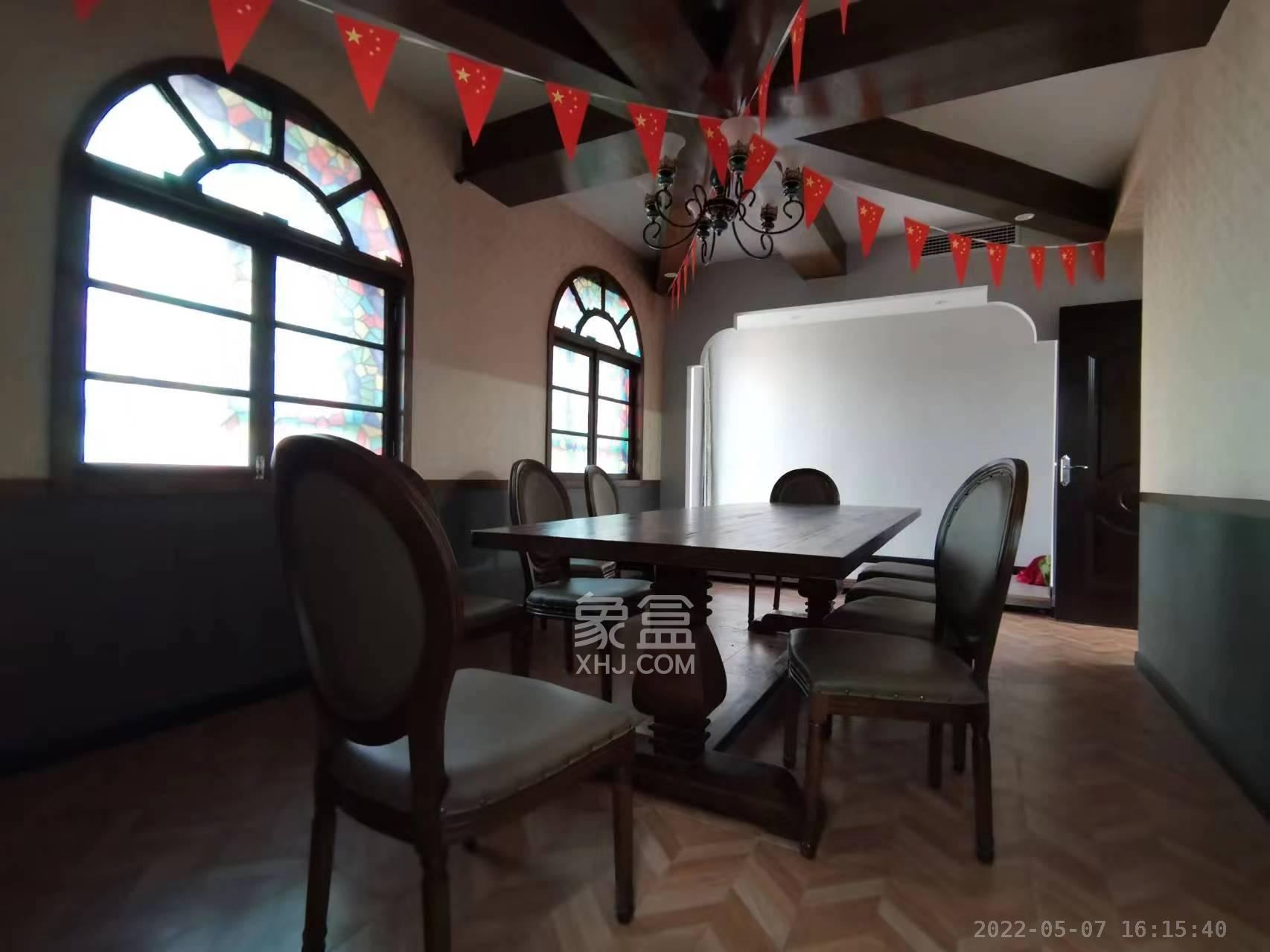 湘腾城市广场 5室2厅1卫 13500.0元/月 湘腾城市广场 5室2厅1卫 13500.0元/月室内图