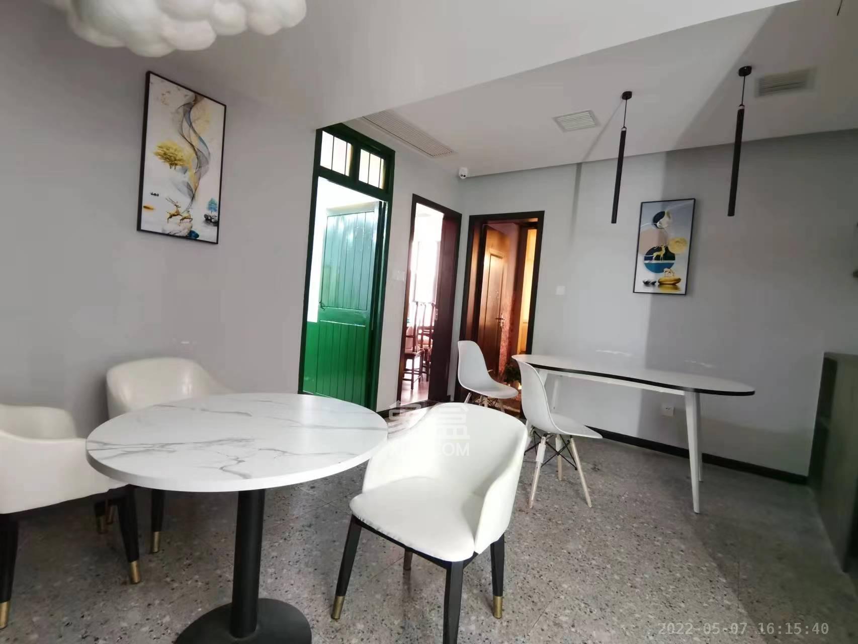 湘腾城市广场 5室2厅1卫 13500.0元/月 湘腾城市广场 5室2厅1卫 13500.0元/月室内图