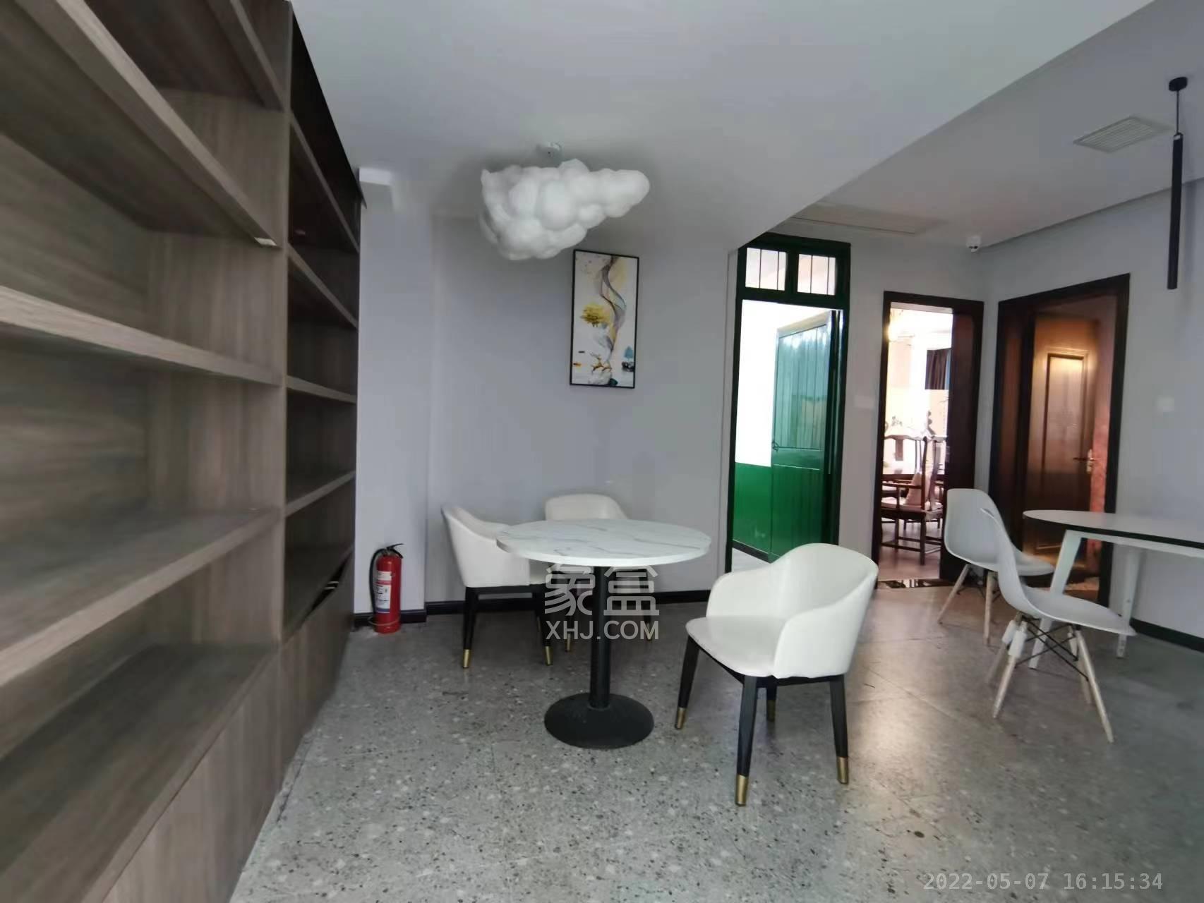 湘腾城市广场 5室2厅1卫 13500.0元/月 湘腾城市广场 5室2厅1卫 13500.0元/月室内图