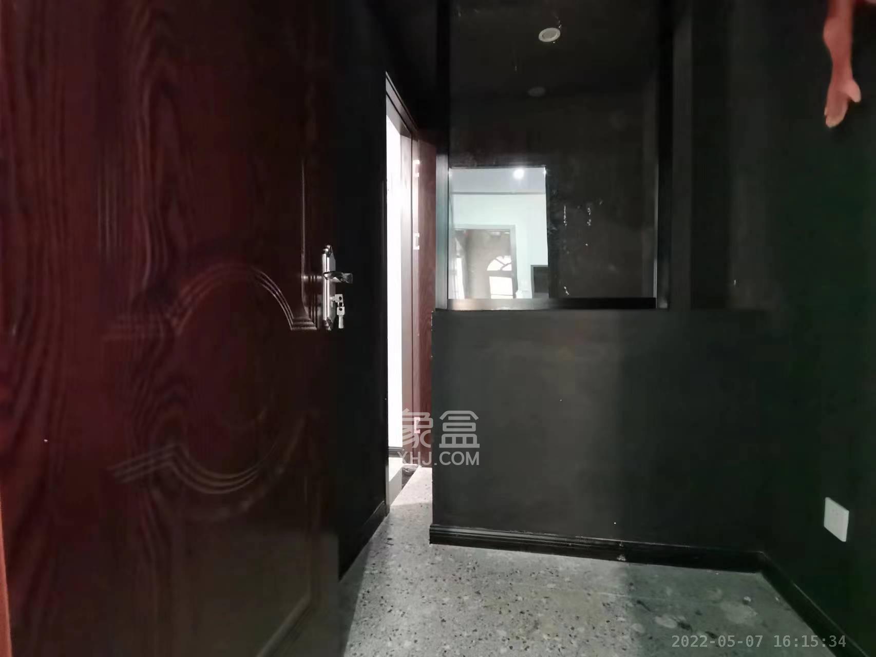 湘腾城市广场 5室2厅1卫 13500.0元/月 湘腾城市广场 5室2厅1卫 13500.0元/月室内图