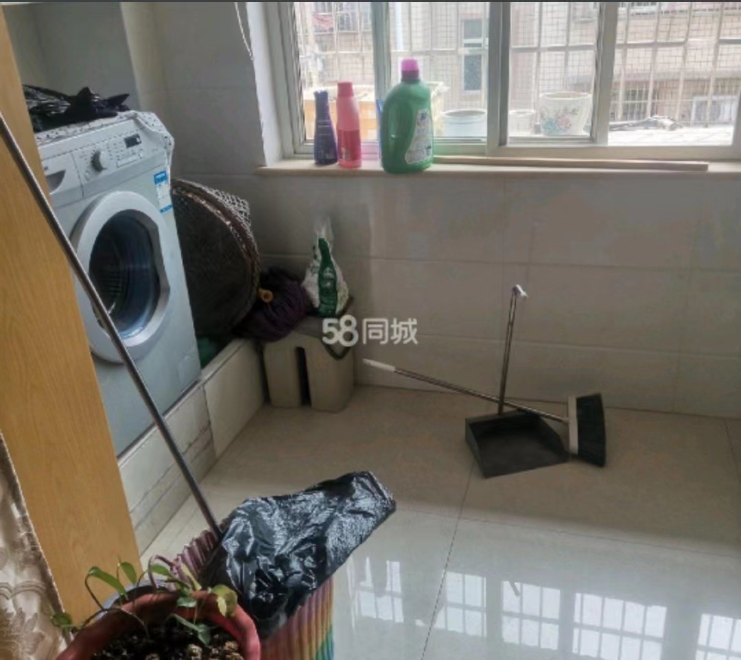 中南市场  3室2厅1卫   1500.00元/月室内图