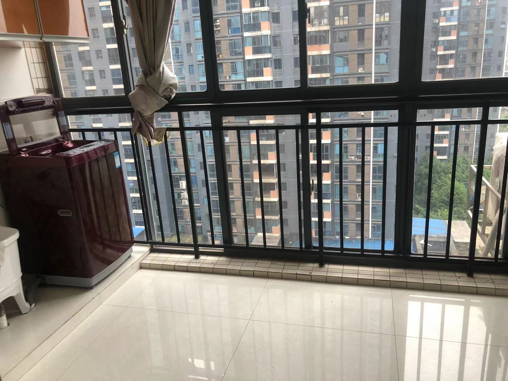 愉景湾东域  2室2厅1卫   1600.00元/月户型图