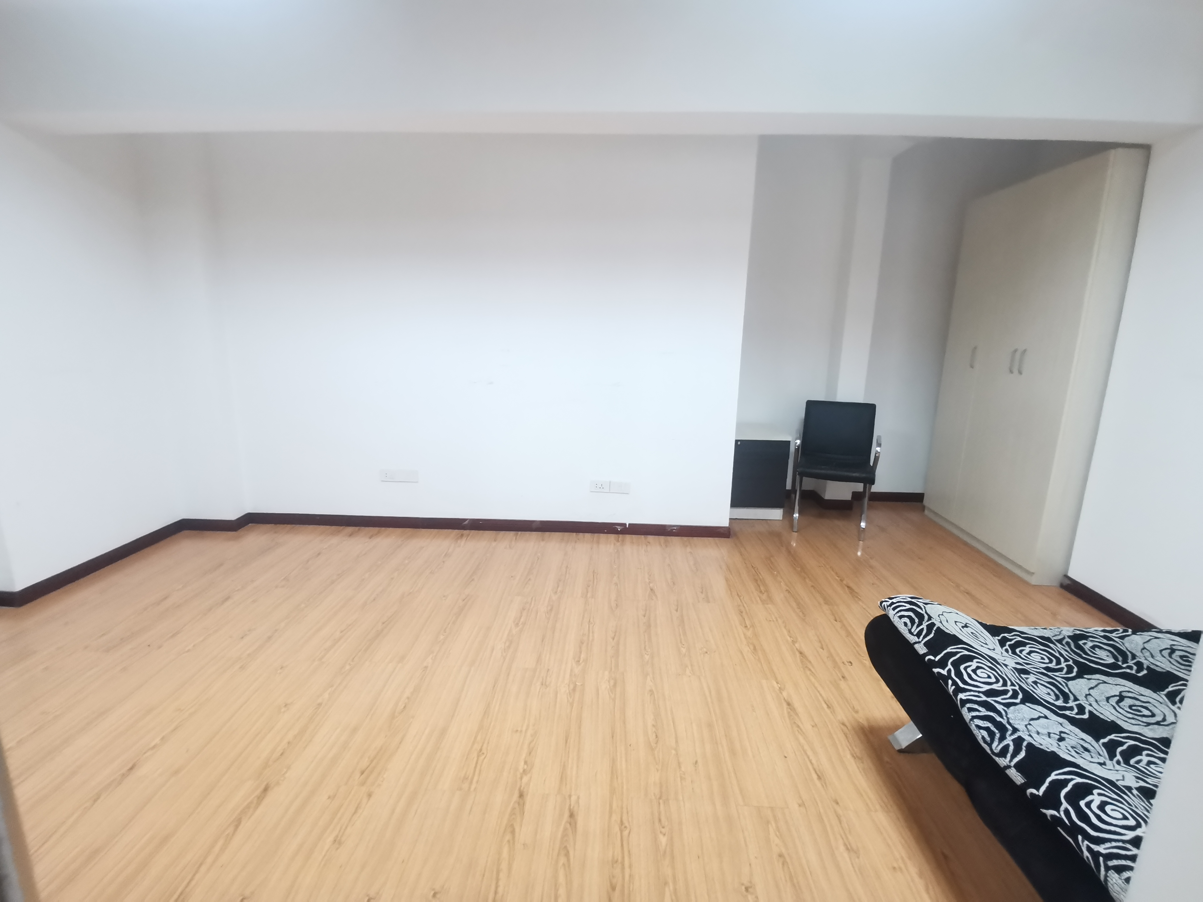 中天会展城SOHO公寓  0室0厅0卫   3300.00元/月室内图